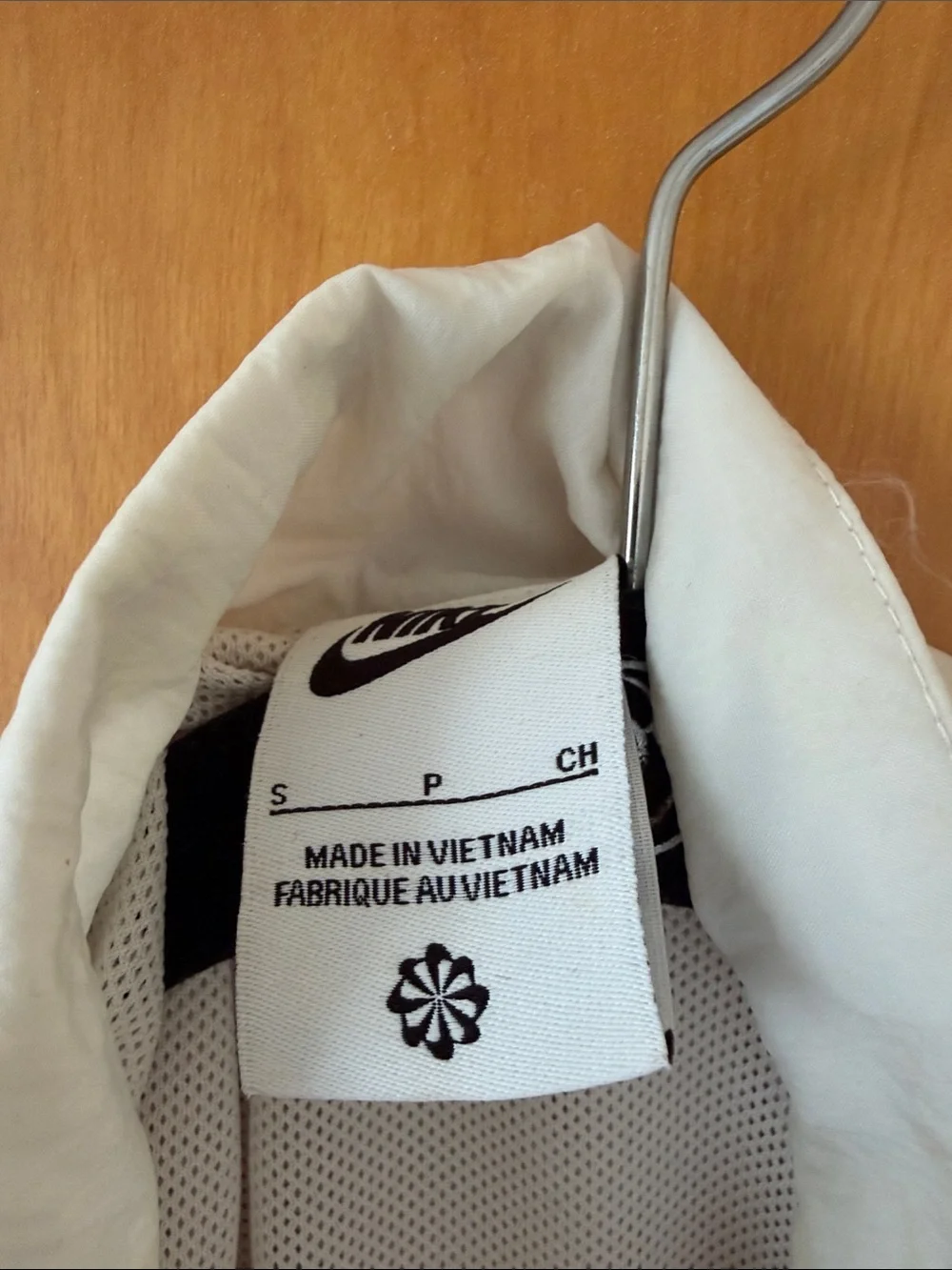 Nike Women’s Light Gray/off White Windbreaker Jacket